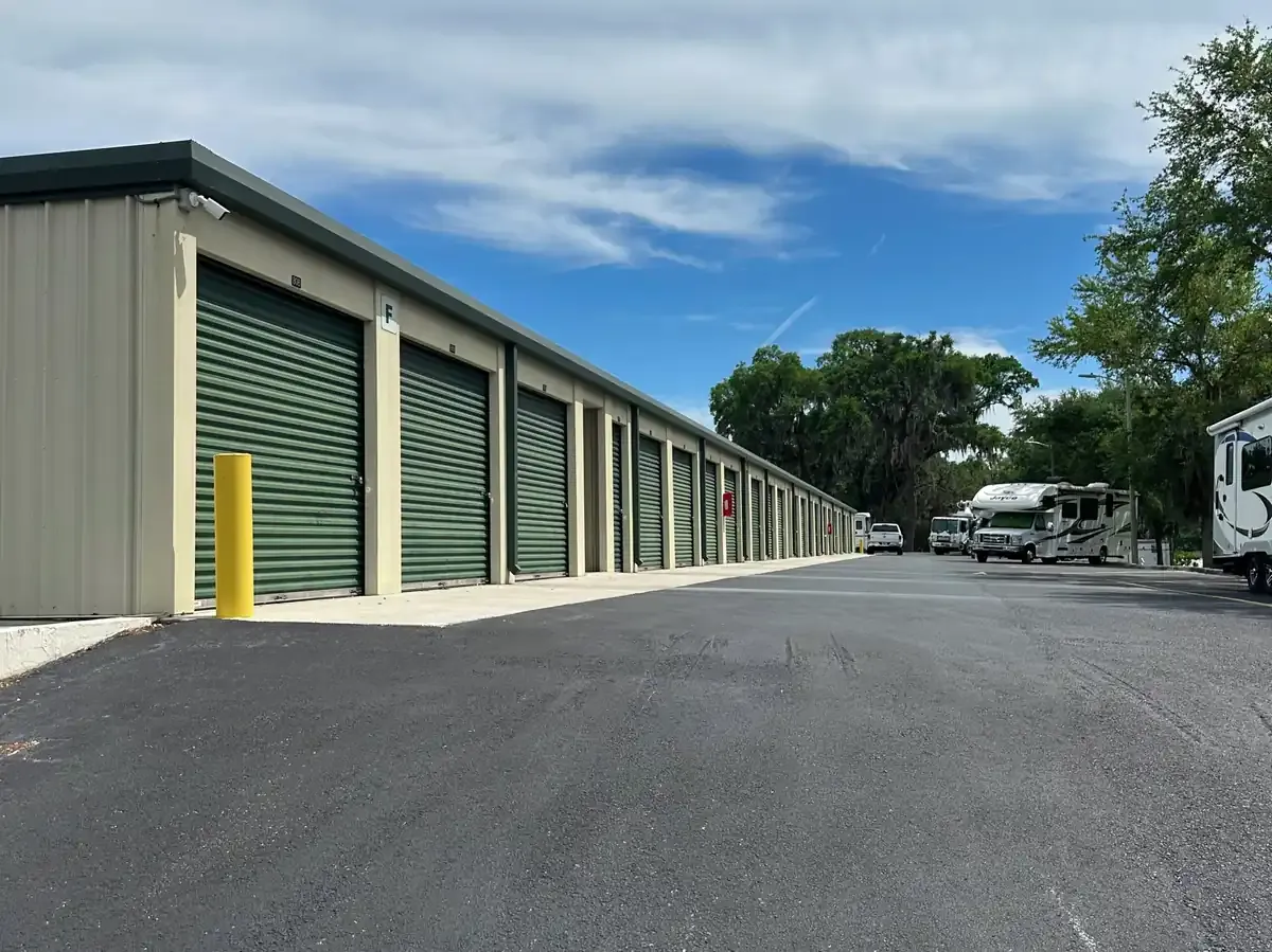 Versatile storage facility for personal vehicles and recreational vehicles Sleepy Hill Lakeland